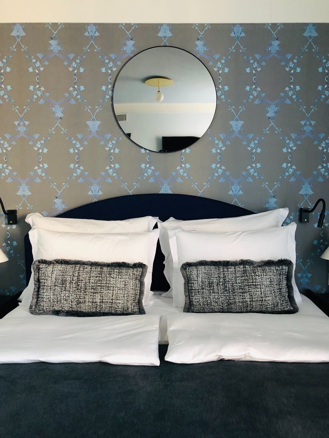 Arrange Throw Pillows & Decorative Pillows